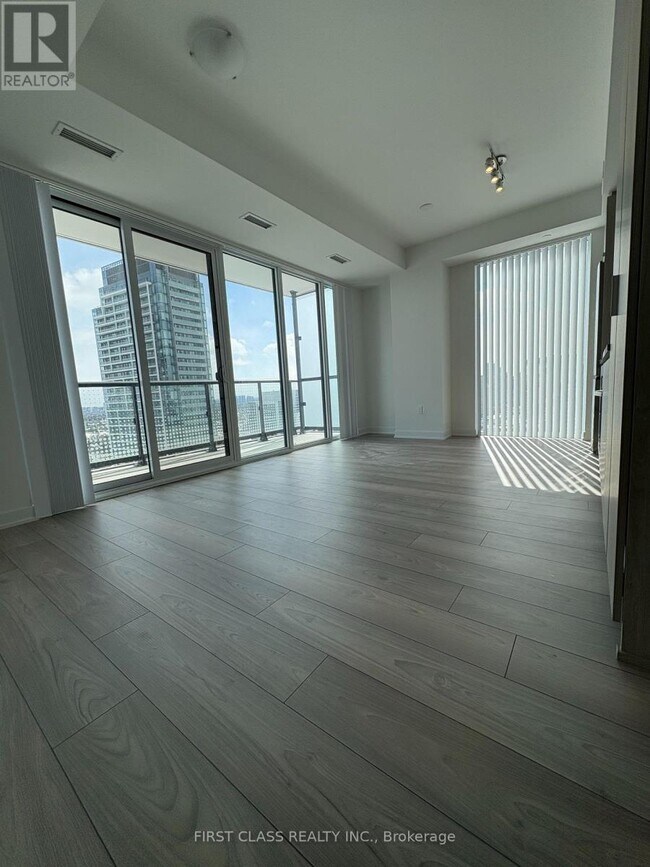 Photo du bâtiment - 5858 Yonge St