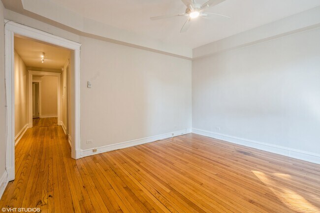 Building Photo - 4002 N Hermitage Ave