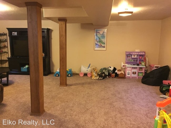Building Photo - 6 br, 3 bath House - 281 Copper Street