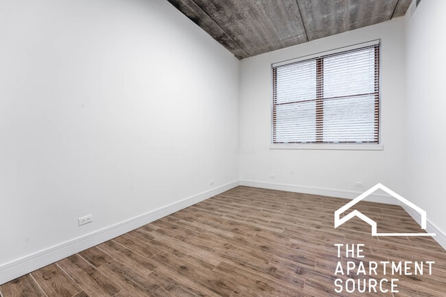 Building Photo - 2944 N Halsted St
