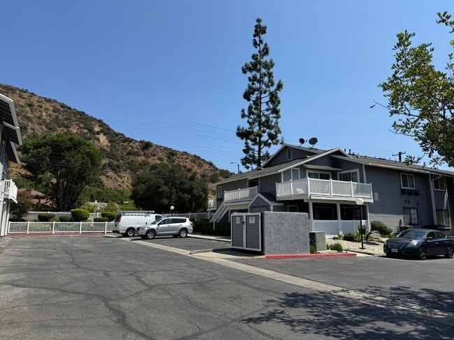 Foto del edificio - Lovely 2 Bedroom Condo in Azusa