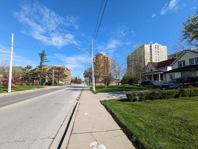 Building Photo - 282 Pillette Rd