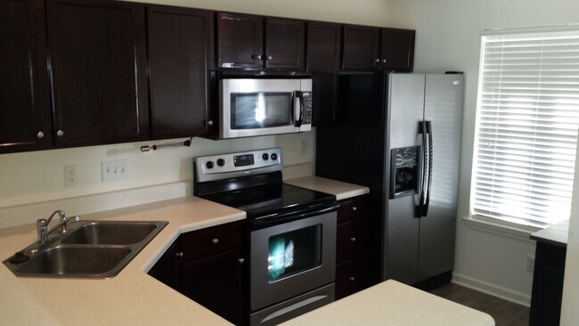 Foto del edificio - 1024 Oak Blossom Way