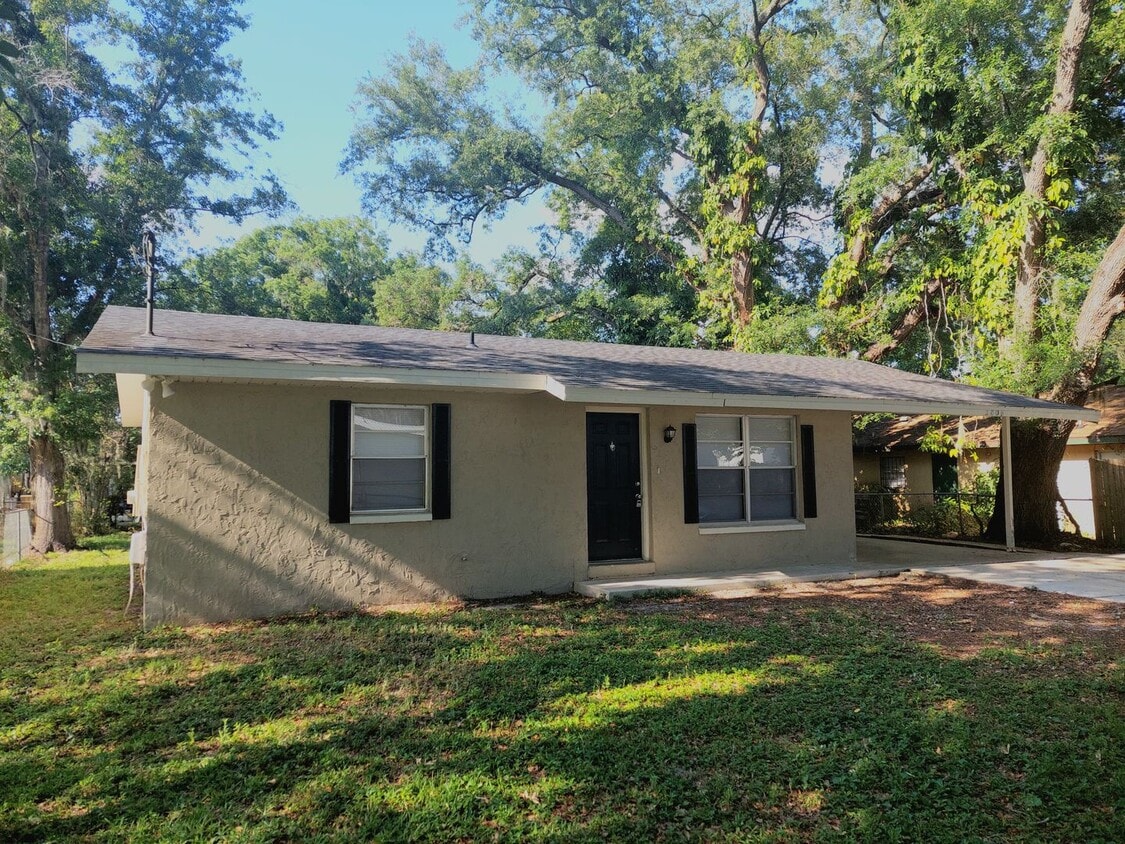 Primary Photo - Beautiful 2 Bedroom, 1 Bathroom House in L...
