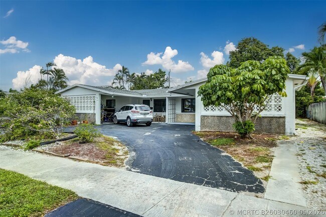 Foto del edificio - 2155 NE 56th Ct