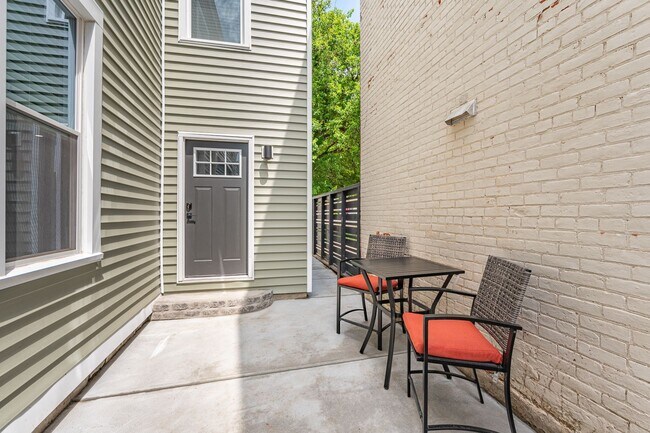 Building Photo - 1230 Fisk St