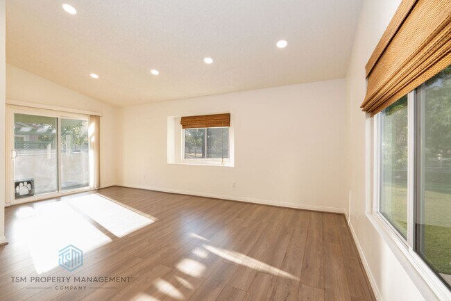 Foto del edificio - 8407 Spring Desert Pl
