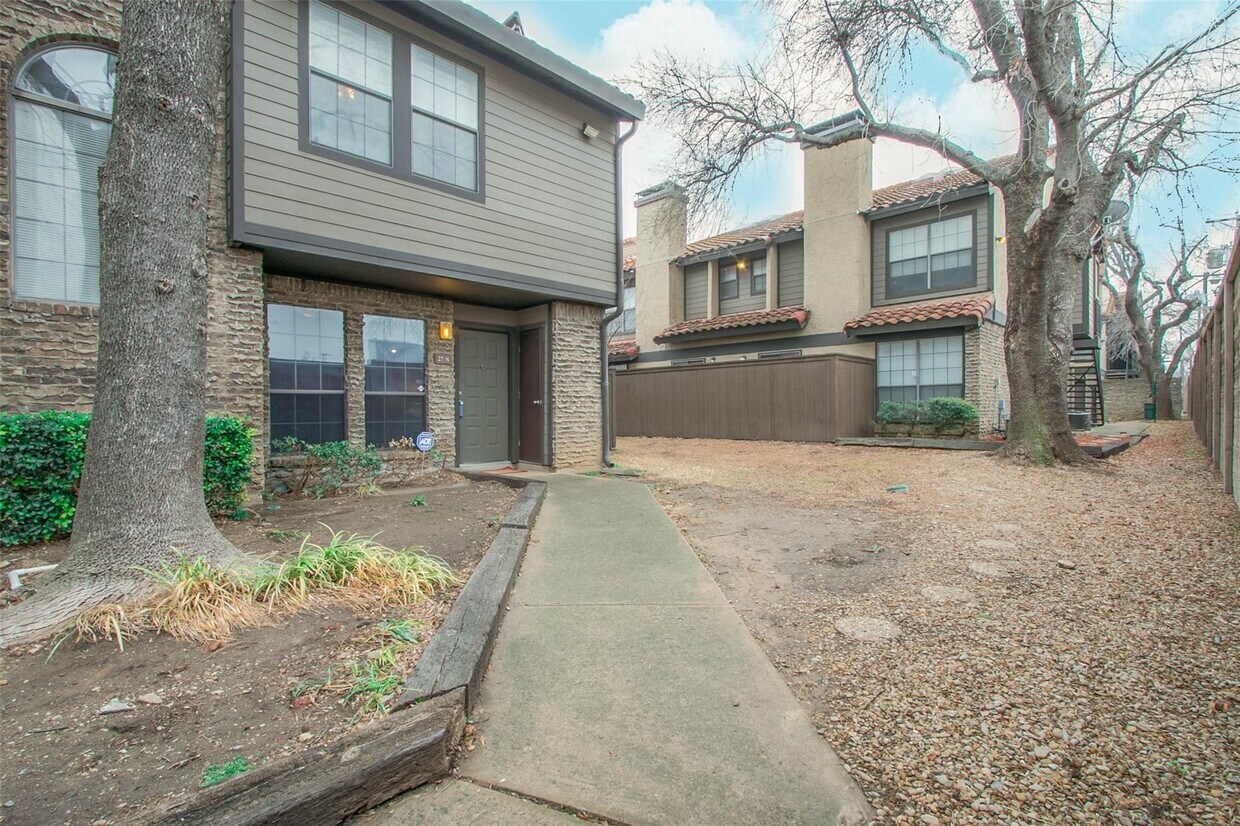Foto principal - 5757 E University Blvd