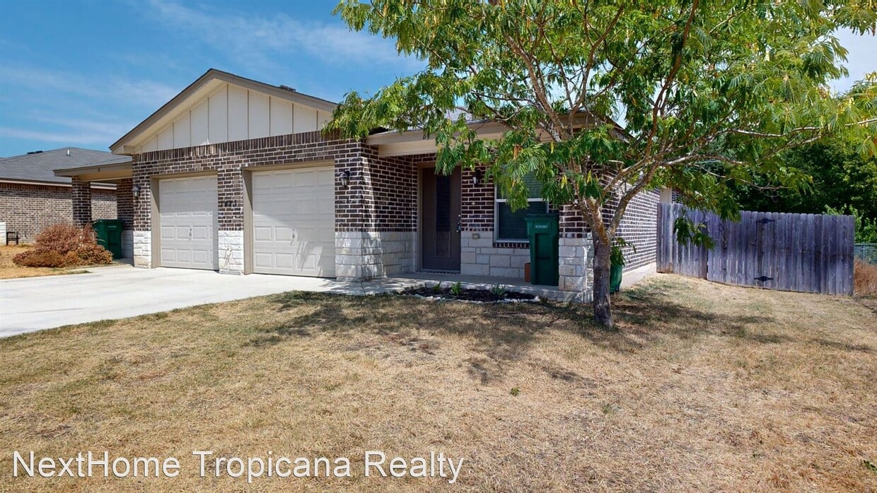 Primary Photo - 3 br, 2 bath House - 1423 Tejas Trl #B