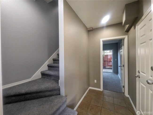 Building Photo - 3bd/2.5ba Seattle home