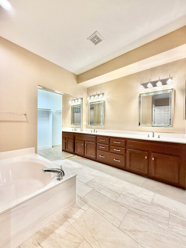 Foto del edificio - Charming Tatum Village Patio Home ? Ideal for Seasonal or Year-Round L