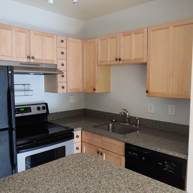 Kitchen - 1528 N Emerson St