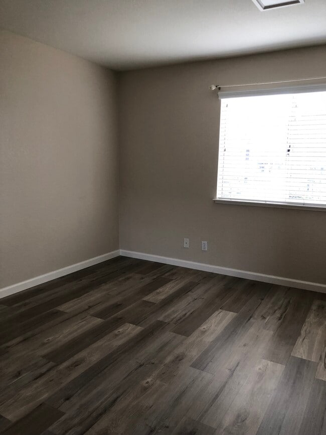 Building Photo - 2650 Somerset Park Cir
