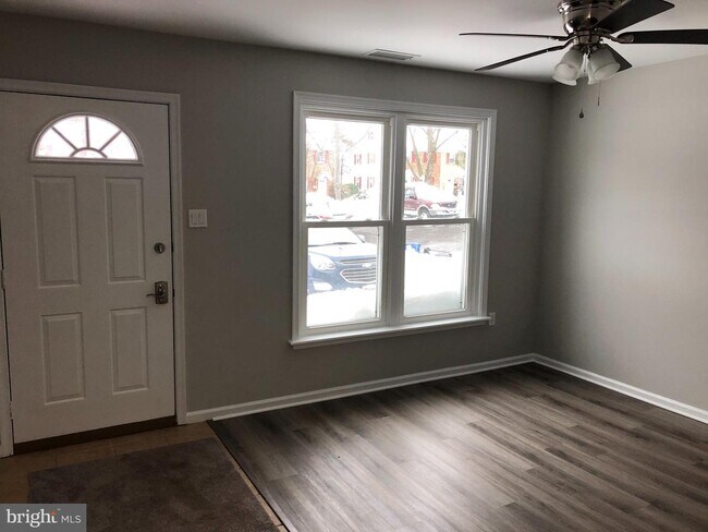 Foto del edificio - 526 Barrington Ct