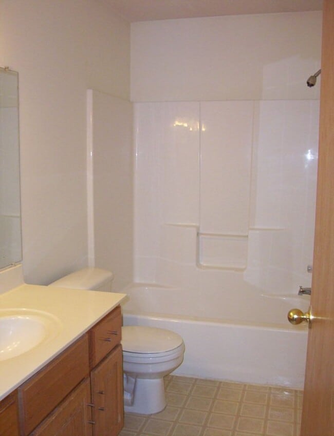 Building Photo - Corner lot 2 bedroom duplex in great locat...