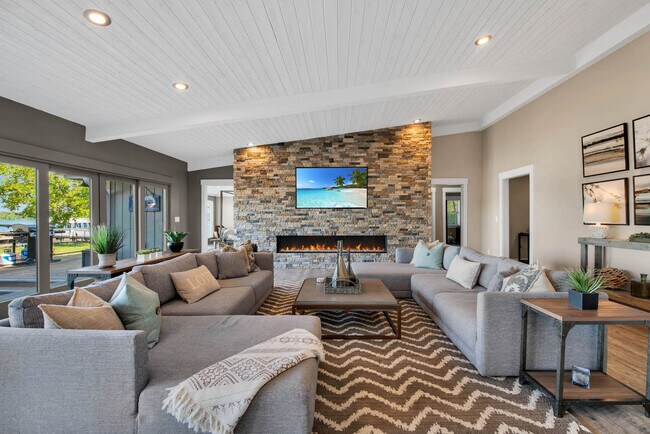 Foto del edificio - 643 Isle of Pines Rd