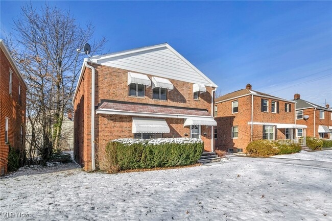 Foto del edificio - 422 E 222nd St