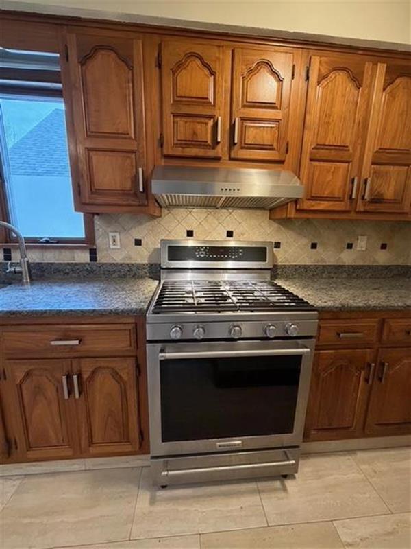 Building Photo - 33 Lafayette St