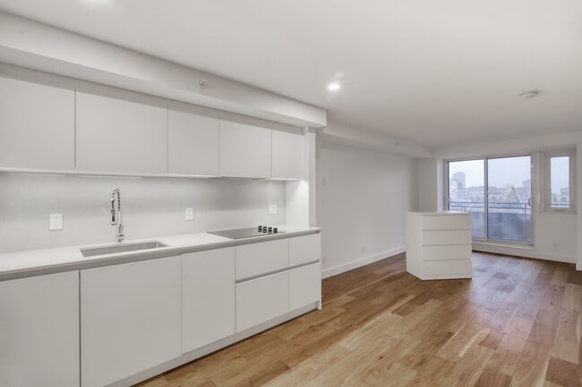 Photo du bâtiment - 3460 Rue Peel