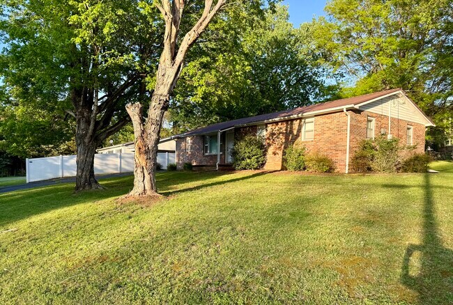 Foto del edificio - 338 S Austin Springs Rd
