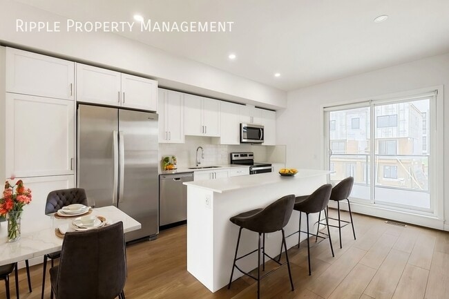 Building Photo - INCREDIBLE BRAND NEW 3 BEDS/ 3.5 BATHS TOW...