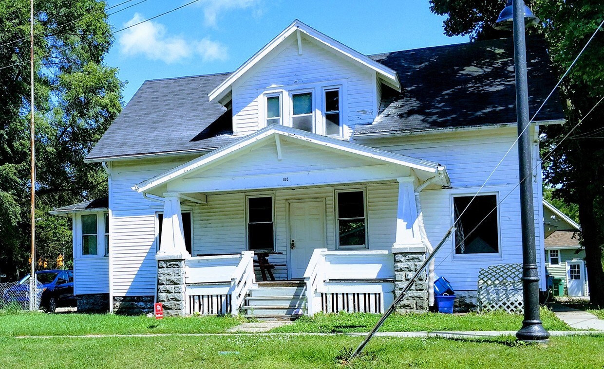 Primary Photo - 805 Douglas St