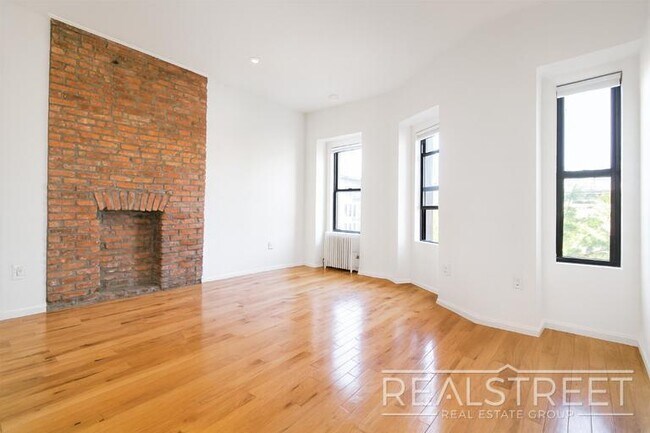 Foto del edificio - Spacious 2 BR in Heart of Park Slope
