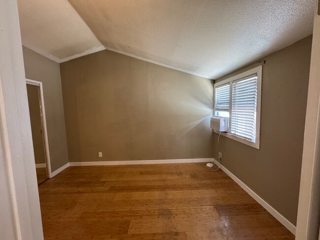 Bedroom - 701 W Doran St