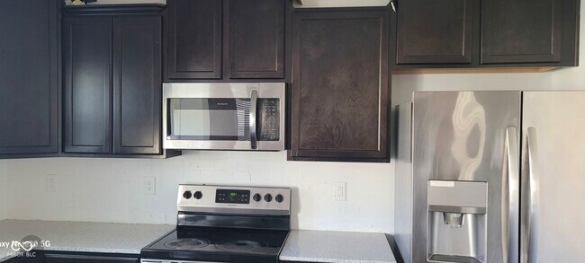 Building Photo - 570 Freedom Dr
