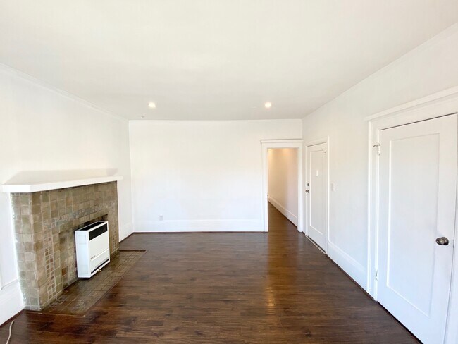 Building Photo - 1033 S Bonnie Brae St