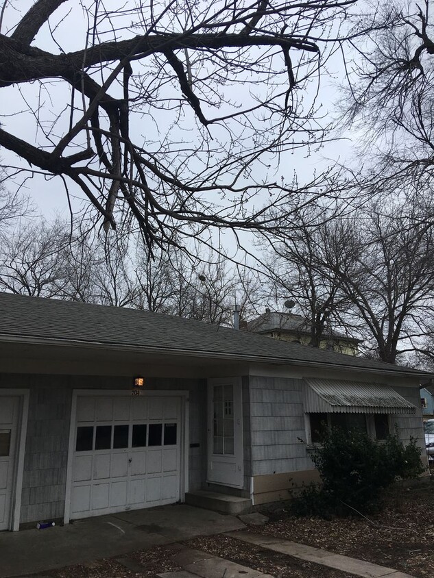 Foto principal - 704 N High St