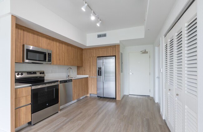 Building Photo - 375 N Biscayne River Dr