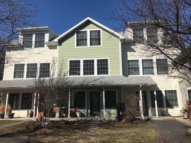 Primary Photo - 33 Montgomery St