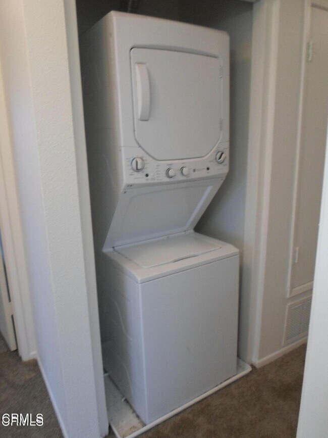 Foto del edificio - 5122 Longfellow Way