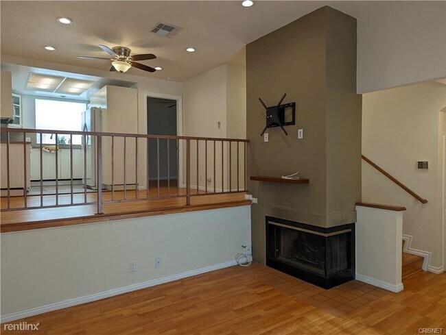 Foto del edificio - 3 br, 3 bath Townhome - 17951 River Cir Apt 4