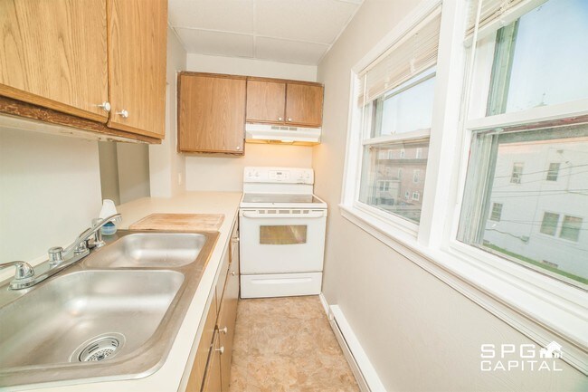 Building Photo - 60 Chambersburg St