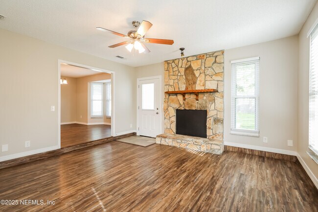 Building Photo - 2158 Center Way