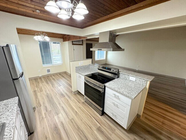 Foto del edificio - (946) 2780-J - Beautiful Updated 2-bedroom...