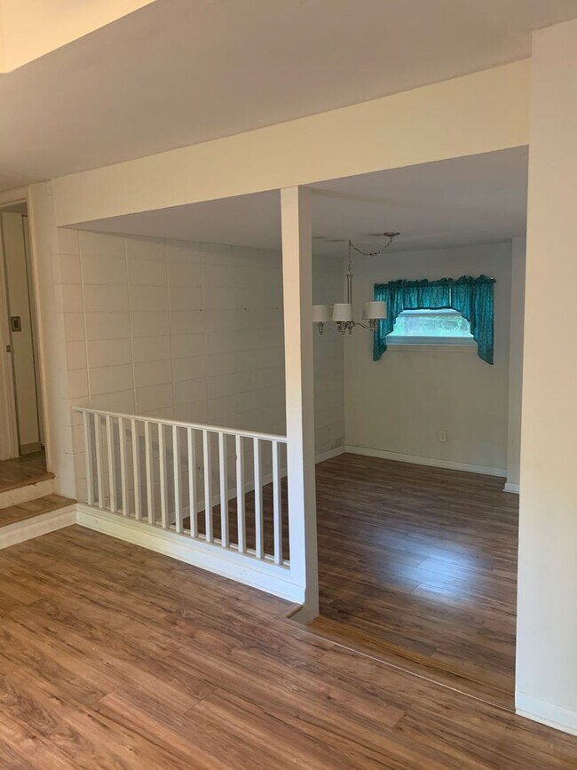 Building Photo - Updated 3 bedroom 2 bath in NW Gainesville