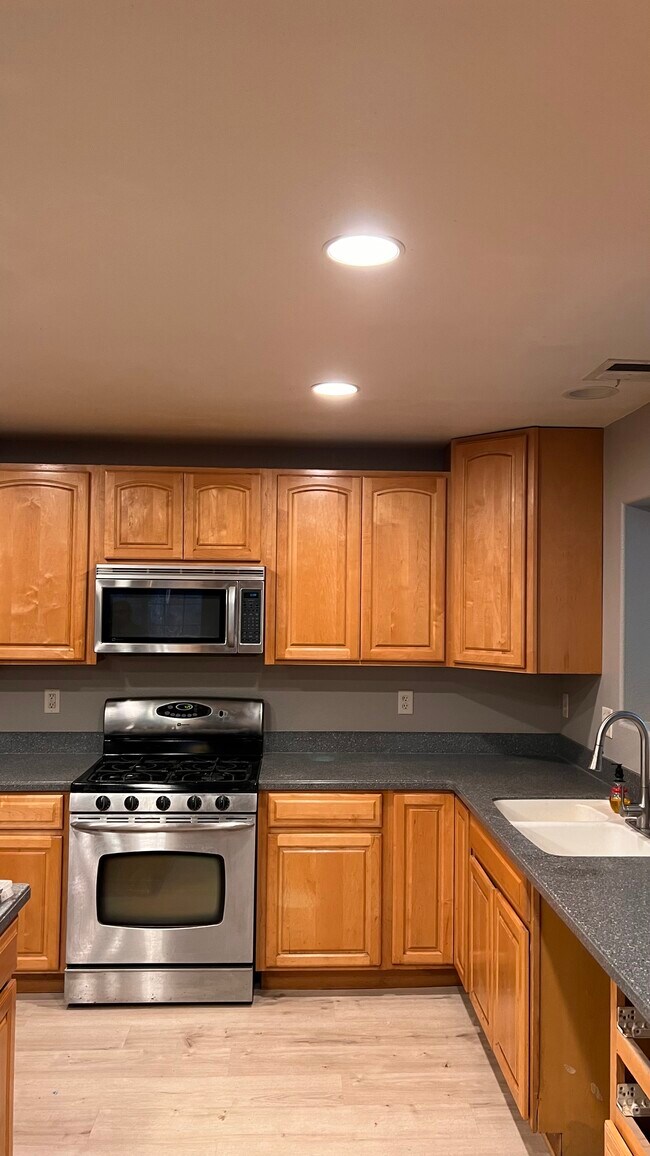 Foto del edificio - 14385 Holmwood Dr