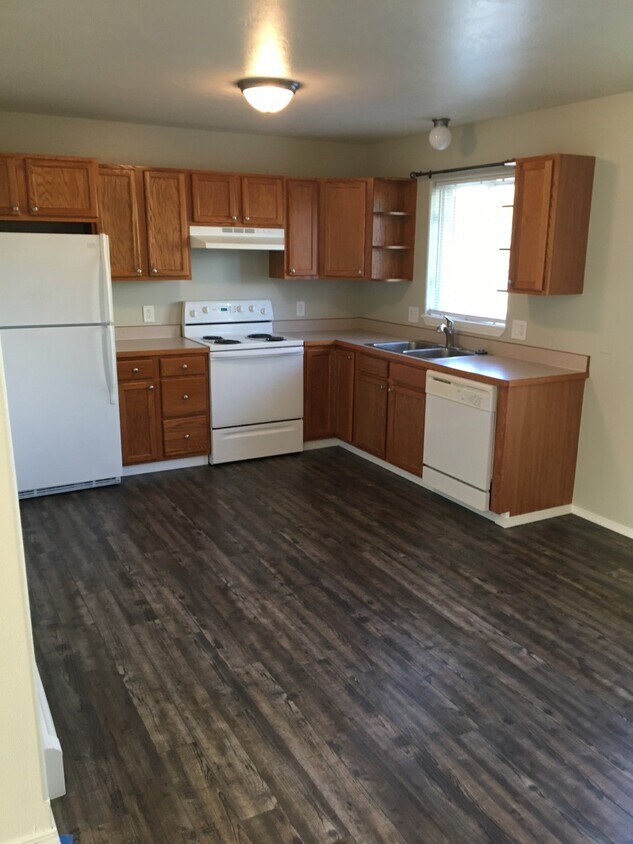 Kitchen - 2502 Industry St
