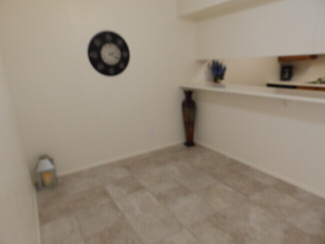 Building Photo - 1402 E Guadalupe Rd