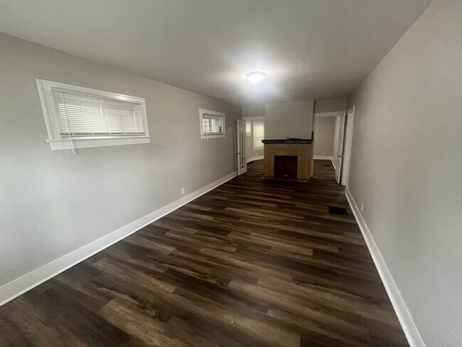 Foto del edificio - Three Bedroom House W/ Full unfinished Basement