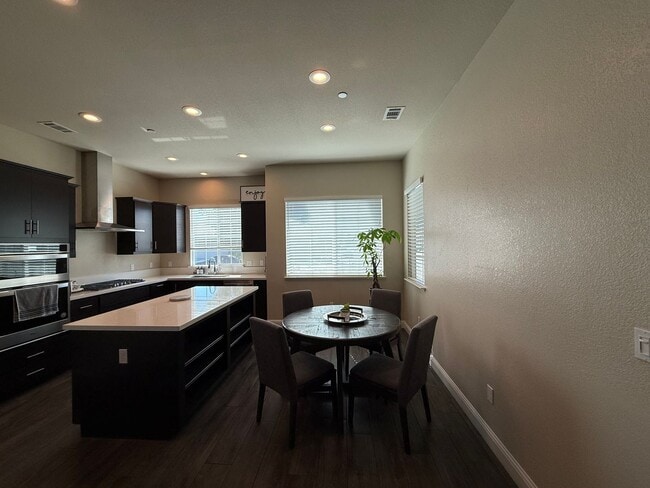 Foto del edificio - Upgraded single story home in Manteca!