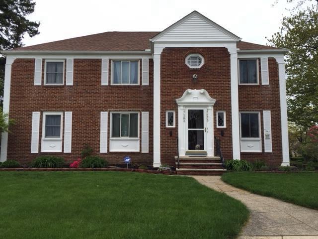 Primary Photo - 17202 Hilliard Rd