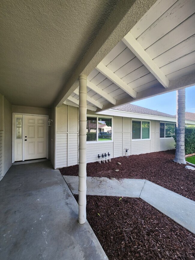 Foto del edificio - 251 E Heather St