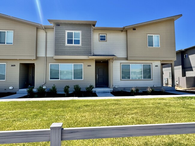 Building Photo - 2075 Sand Holw Dr