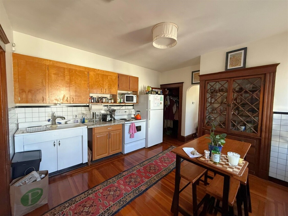 Primary Photo - 112 Summer St