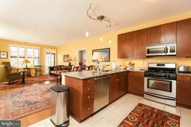 Foto del edificio - 2026/2027 Gorgeous Village Lofts 2bd plus ...