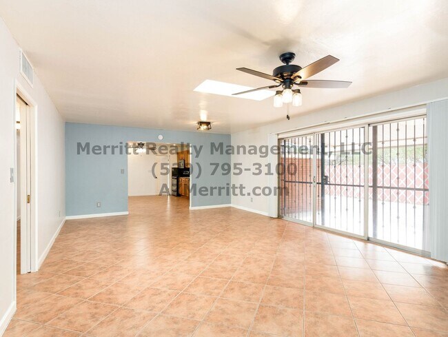 Building Photo - Sam Hughes 4 bedroom, 3 bath home with was...